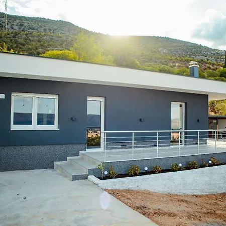 Lumiere Βίλα Μόσταρ